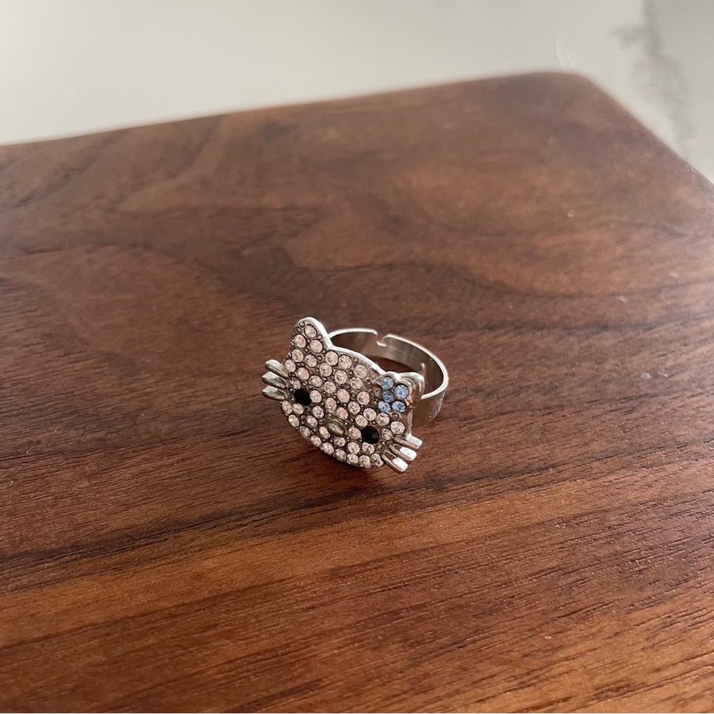 Hello Kitty Ring 🎀 - Picture 3 of 3